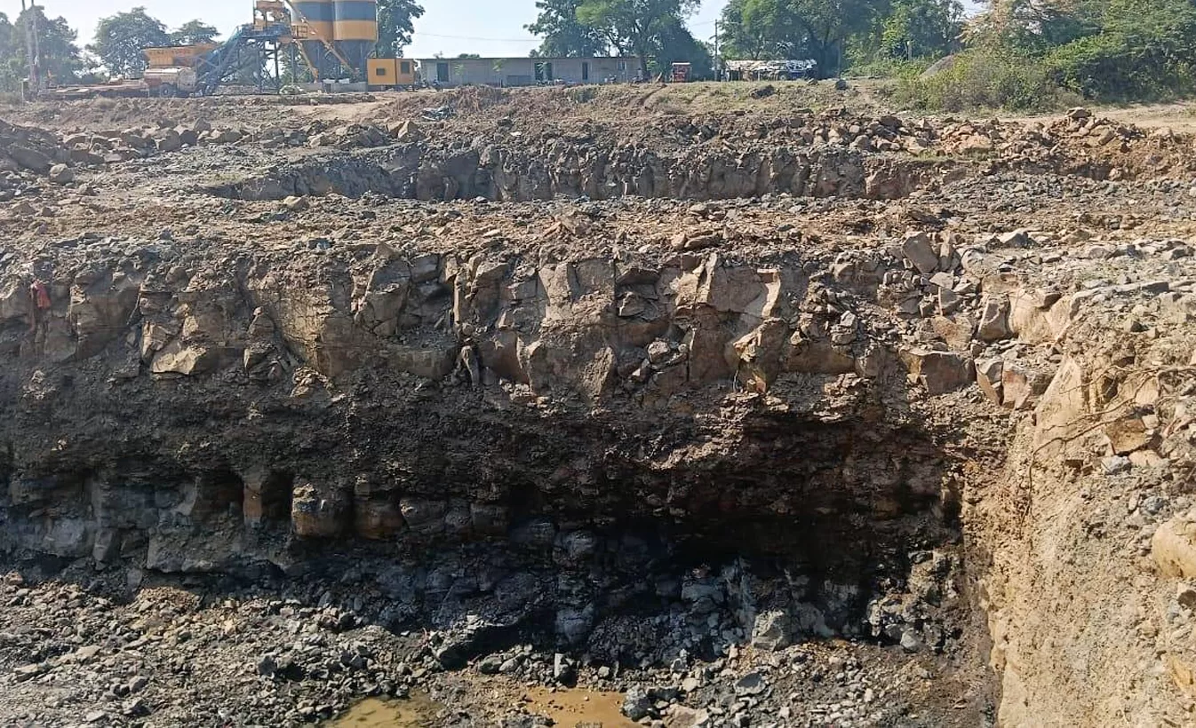 मां बगलामुखी मंदिर के पीछे दिन में हो रही थी ब्लास्टिंग, तहसीलदार ने रुकवाकर दी सख्त हिदायत