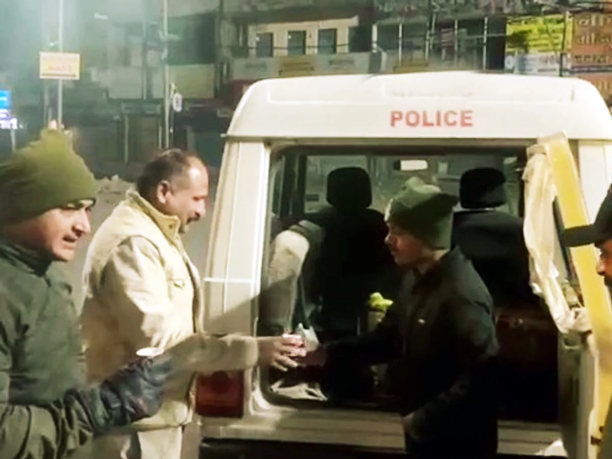 कड़ाके की ठंड में पुलिसकर्मियों को मिलेगी राहत: एसपी उज्जैन ने शुरू की ‘थर्मल पेंट्री वैन’ सेवा