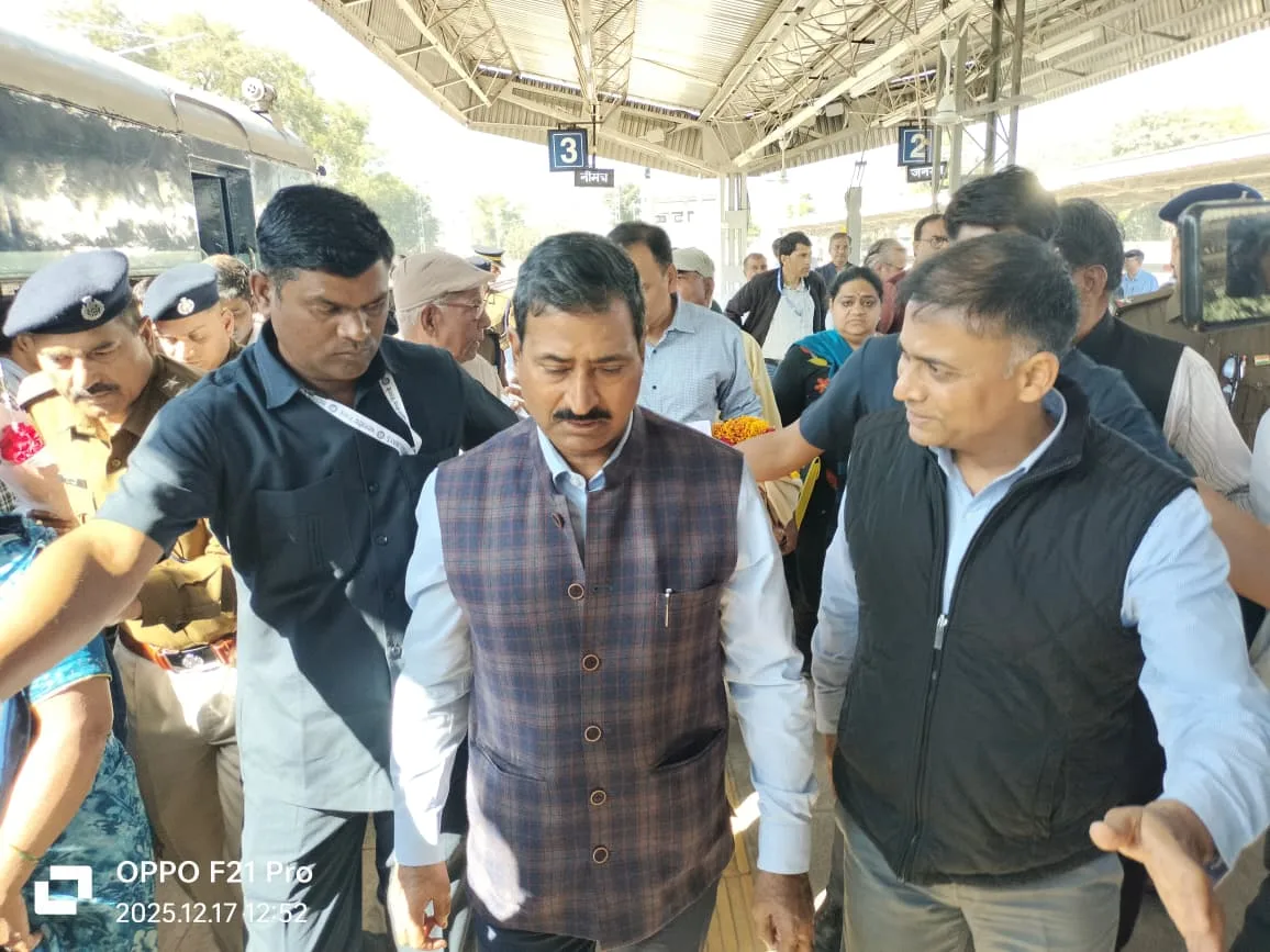रतलाम रेल मंडल में GM की ‘सुपर चेकिंग’! 120 kmph की रफ़्तार और स्टेशनों का कायाकल्प;जानें GM के दौरे की बड़ी बातें