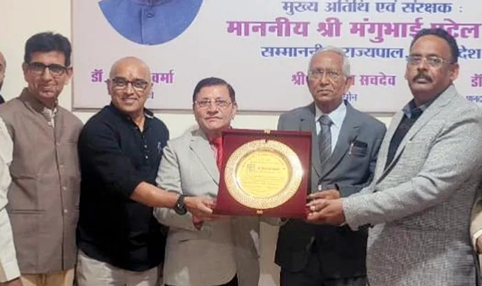 महिदपुर के डॉ. विजय छजलानी ‘लाइफटाइम अचीवमेंट अवार्ड’ से सम्मानित