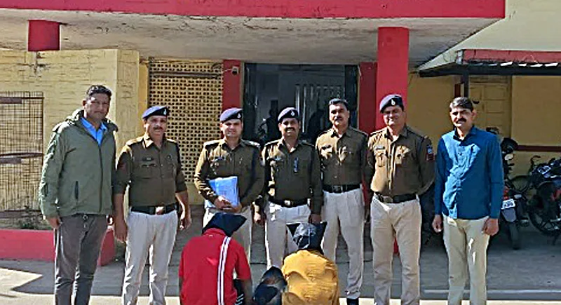 कुबेरेश्वरधाम के पास बस यात्री से लूट: इंदौर से पकड़े गए दो बदमाश