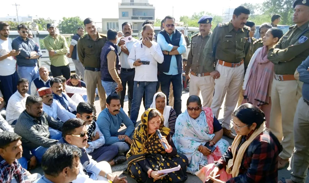 अवैध नशा कारोबार और पेड़ों की कटाई पर फूटा का गुस्सा