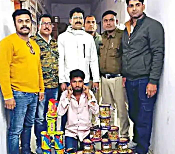 वाकणकर ब्रिज के नीेचे चाईनिज डोर बेचते युवक पकड़ाया, बोरे से मिले 25 गट्टे