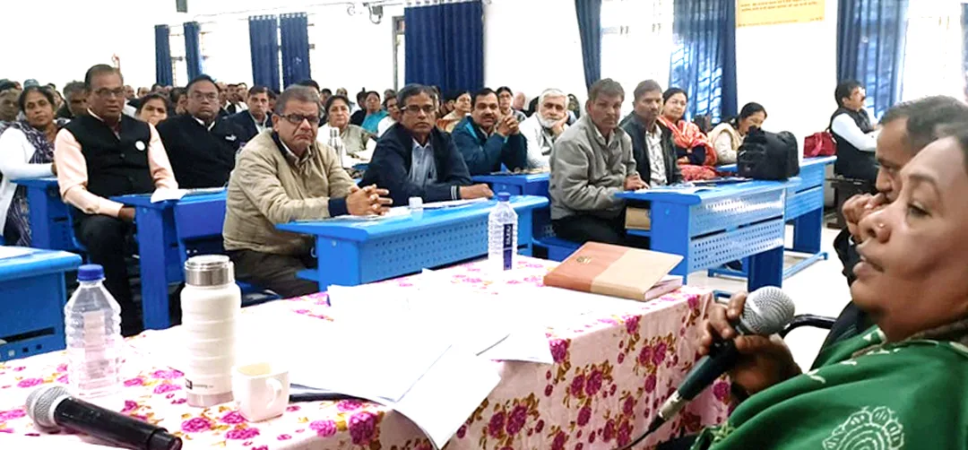 उज्जैन : 73 प्रतिशत से कम अंक प्राप्त करने वाले 50 स्कूलों की ‘वन टू वन’ समीक्षा की