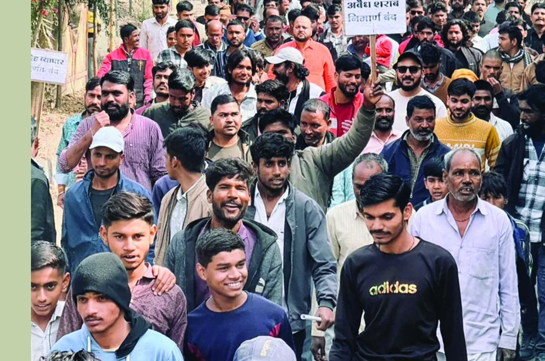 छात्रों की हुंकार: ‘या तो देह व्यापार और शराब बंद करो, वरना ताला लगा दो स्कूल पर’
