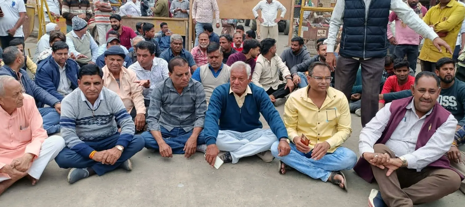 चौड़ीकरण से उपजी परेशानियों से आक्रोश, लोग सडक़ पर उतरे