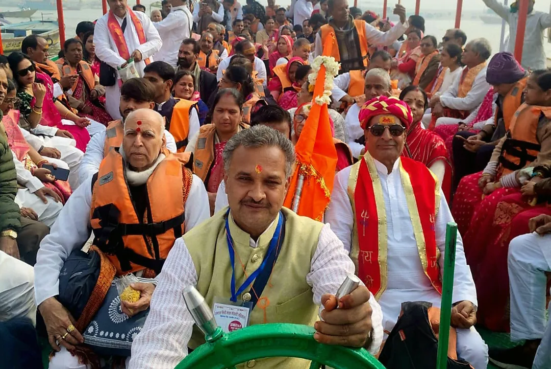 काशी और अयोध्या में गूंजा मालवा का स्वर: बडऩगर की प्रभात फेरी ने जगाया भक्ति का अलख