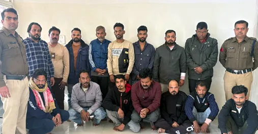 शिप्रा विहार में अब्दुल मजीद के घर से पकड़ाए 15 जुआरी