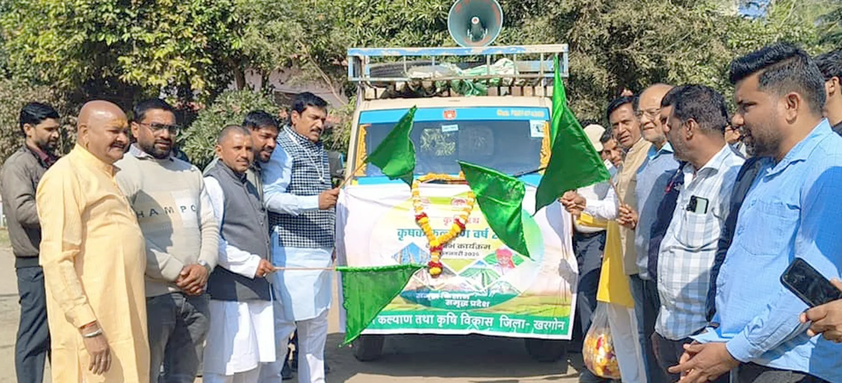 खरगोन में “कृषक कल्याण वर्ष 2026” का आगाज; कृषि रथों को किया रवाना