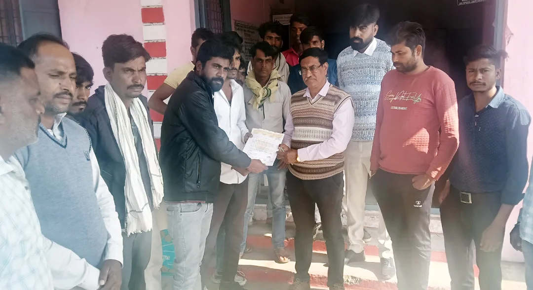 धनाढ्य किसान का नाम बीपीएल सूची में: आंगनवाड़ी नियुक्ति पर उठे सवाल, ग्रामीणों ने खोला मोर्चा