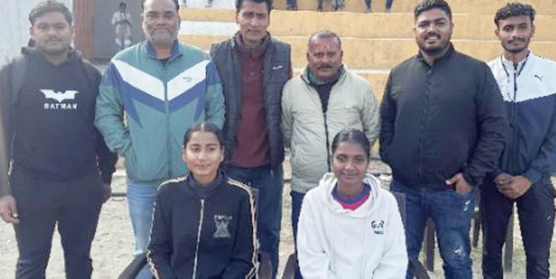 फुटबॉल के मैदान में सीहोर की बेटियों का जलवा: मुस्कान और दिशा स्टेट चैंपियनशिप के लिए रीवा रवाना