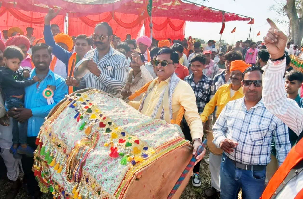 सेमलीपुरा और छोटा उमरिया के भगोरिया हाट में मांदल की थाप पर थिरका आदिवासी अंचल