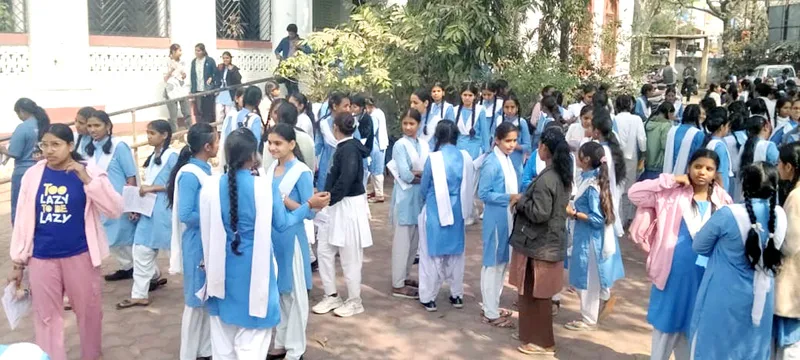 12वीं की परीक्षा का हुआ आगाज, पहले ही पेपर ने विद्यार्थियों के चेहरे पर बिखेरी मुस्कान