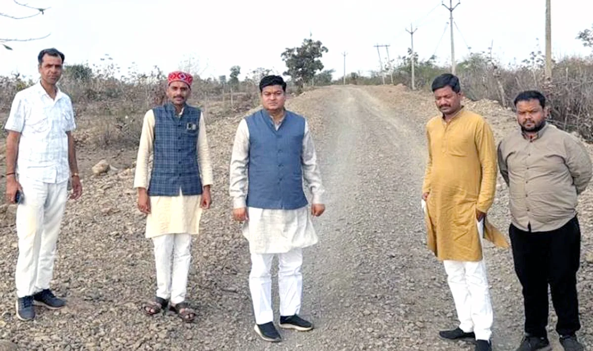 विकास के दावों की खुली पोल: तीन साल पहले हुआ था भूमिपूजन, आज तक लापता है सड़क