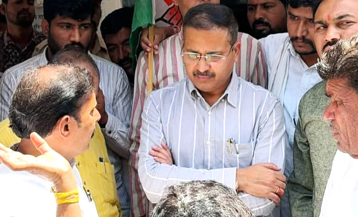 जनविरोधी नीतियों के खिलाफ कांग्रेस का हल्लाबोल, तहसील कार्यालय पर धरना देकर सौंपा ज्ञापन