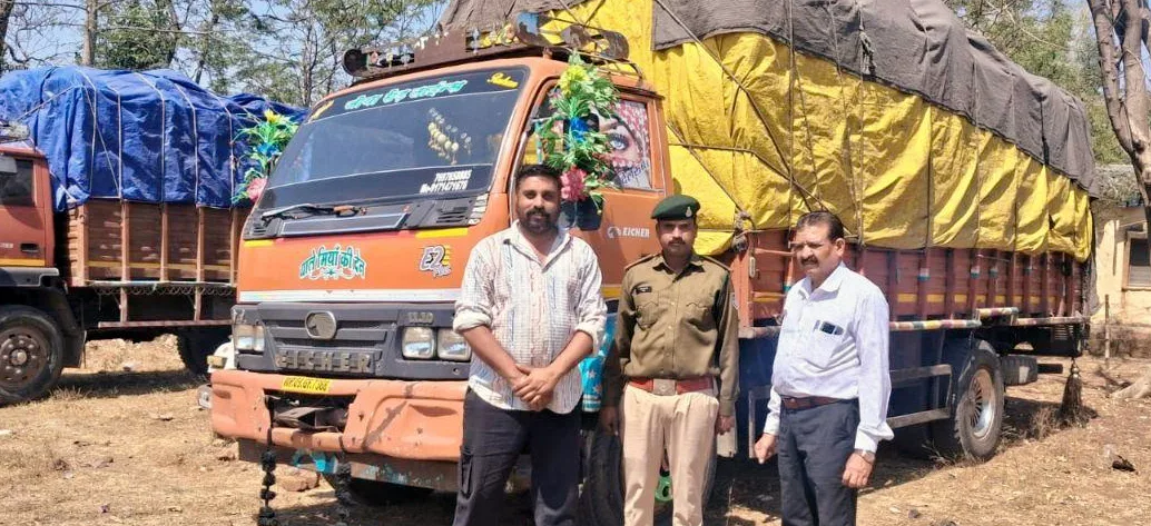धार में वन विभाग की बड़ी कार्रवाई: अवैध नीम की लकड़ी जब्त