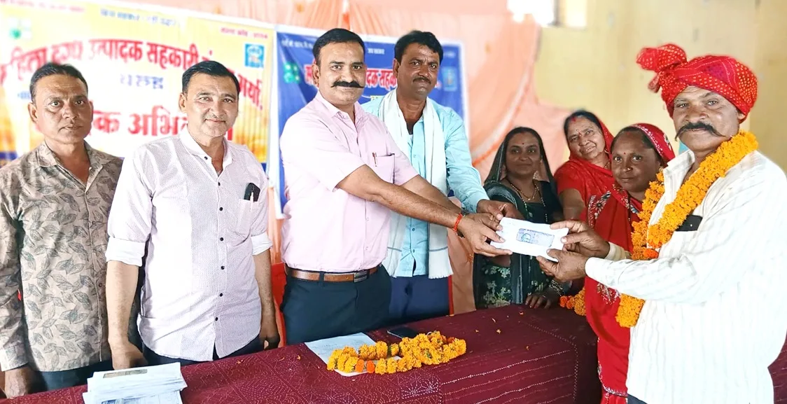 महिला दुग्ध सहकारी संस्था बरूड़ ने वितरित किया 8.71 लाख रुपये का लाभांश और बोनस