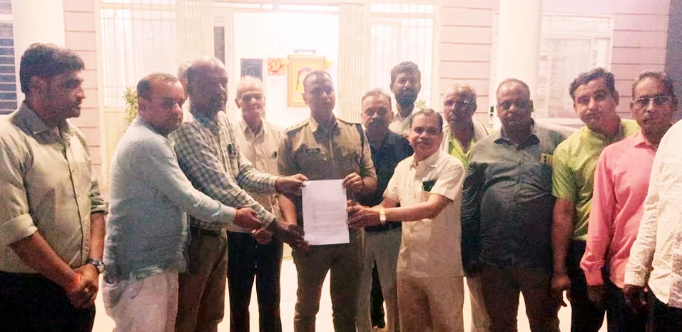 बीच रास्ते से गायब हुआ 9 लाख रुपयों का गेहूं