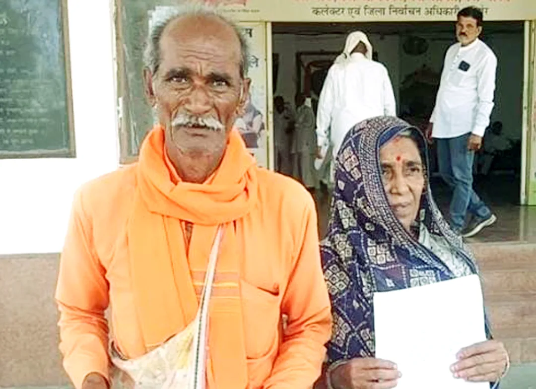 सीहोर जनसुनवाई में बुजुर्ग दंपत्ति की गुहार: “न्याय नहीं मिला तो इच्छा मृत्यु की अनुमति दें”