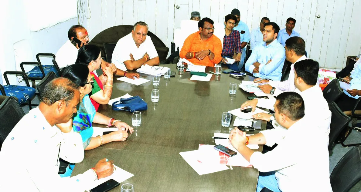 एमआईसी बैठक में बड़ा फैसला: तरणताल में वीडियो बनाने वाले इन्फ्लुएंसर पर दर्ज होगी एफआईआर