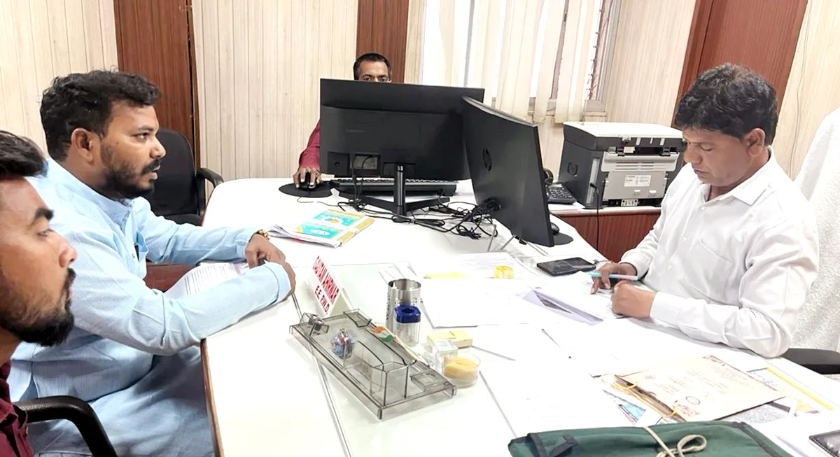 बड़नगर सिटी फोरलेन का काम ठप्प, ठेकेदार की लापरवाही से जनता बेहाल 