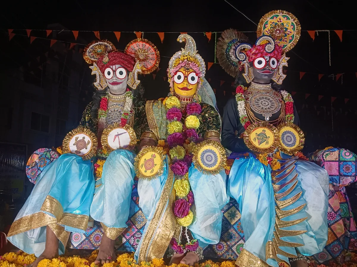 मां बगलामुखी के प्राकट्य उत्सव पर धूमधाम से निकला भव्य चल समारोह