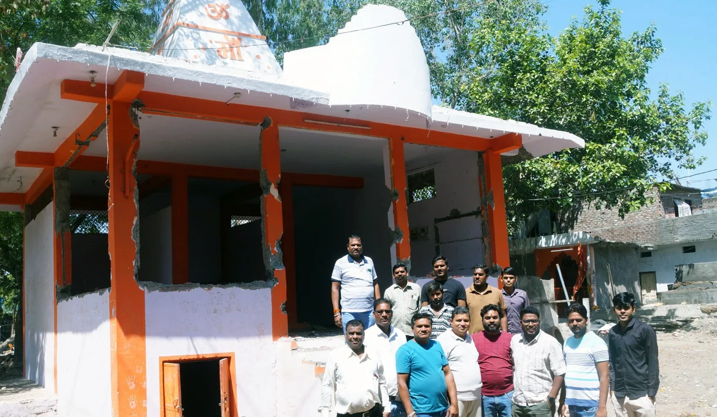 उज्जैन के पंचमपुरा में मंदिर हटाने को लेकर भारी हंगामा, बजरंग दल का विरोध प्रदर्शन