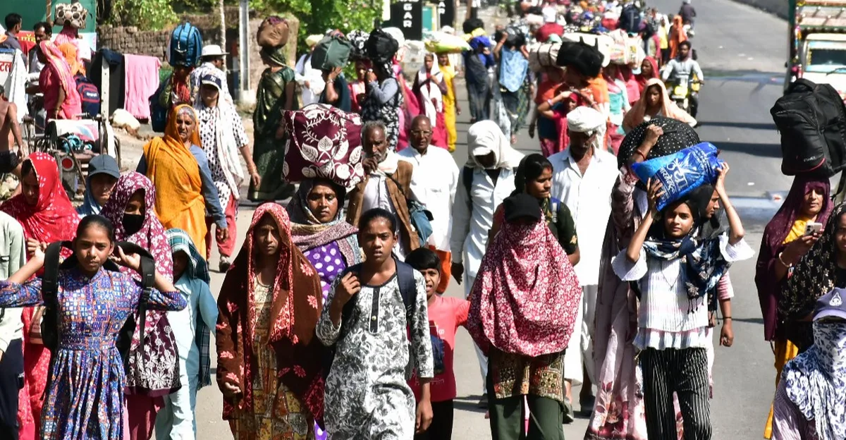 आस्था की कठिन डगर: 118 किमी की पंचकोशी यात्रा में दिखा नारी शक्ति का अटूट विश्वास