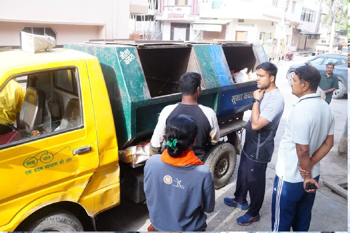 स्वच्छता में लापरवाही पर नगर निगम का बड़ा एक्शन; कमिश्नर ने ‘सृष्टि वेस्ट मैनेजमेंट’ पर ठोका 1 लाख का जुर्माना