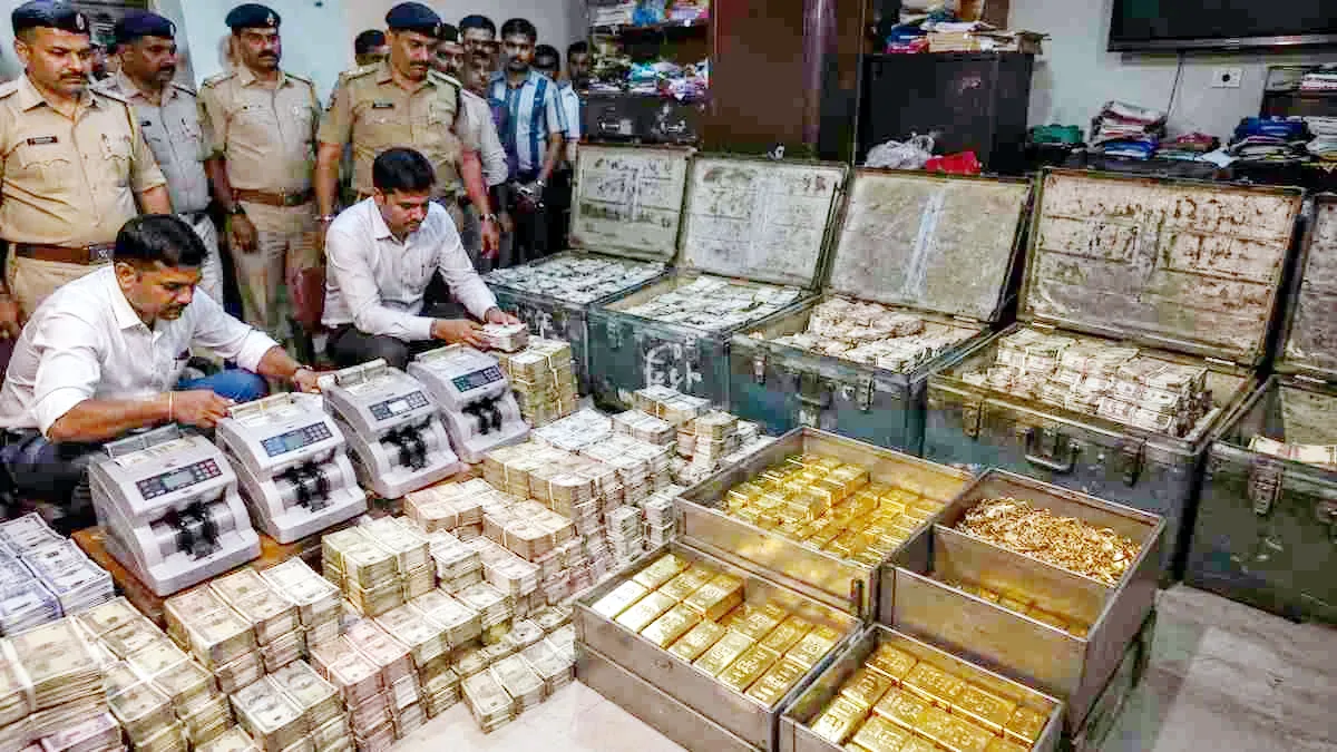 पूर्व बस ड्राइवर के घर मिला 28 करोड़ का खजाना