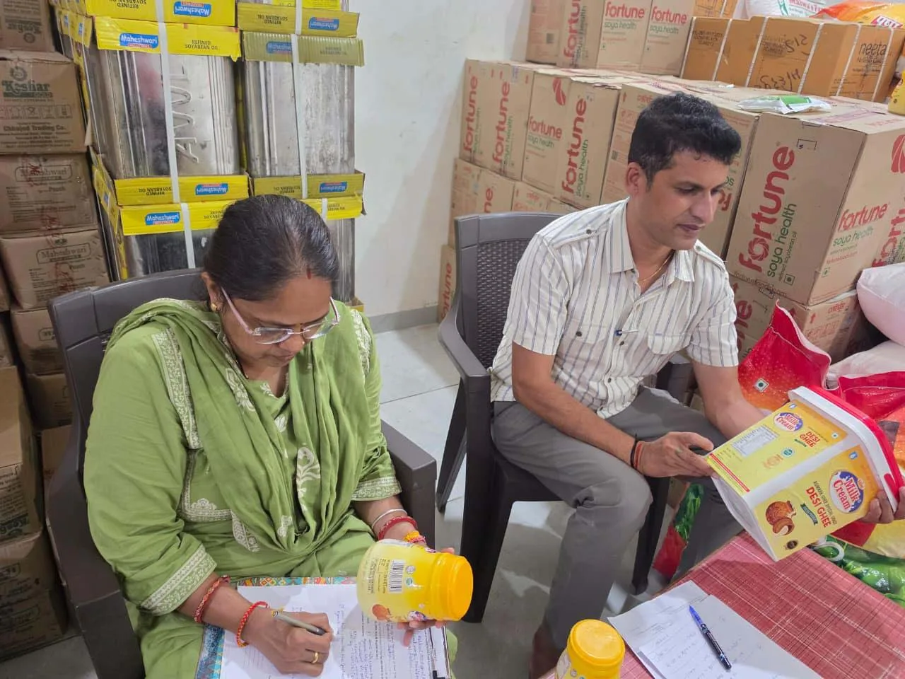 360 रुपये प्रति लीटर का 280 लीटर संदिग्ध घी जब्त, खाद्य सुरक्षा विभाग की बड़ी कार्रवाई