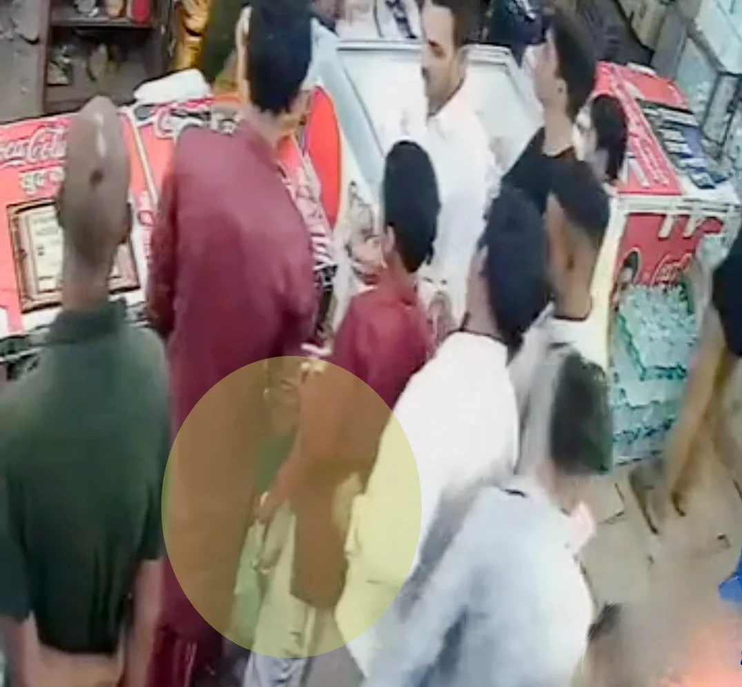 उज्जैन में थैली की आड़ में पुजारी की जेब से 80 हजार रुपये का मोबाइल पार
