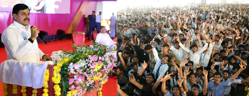सीएम यूथ कॉनक्लेव में युवाओं को संबोधित करते मुख्यमंत्री डॉ. यादव।